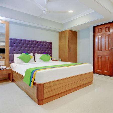 Hotel Treebo Cruz Royale Santacruz West à Bombay Extérieur photo