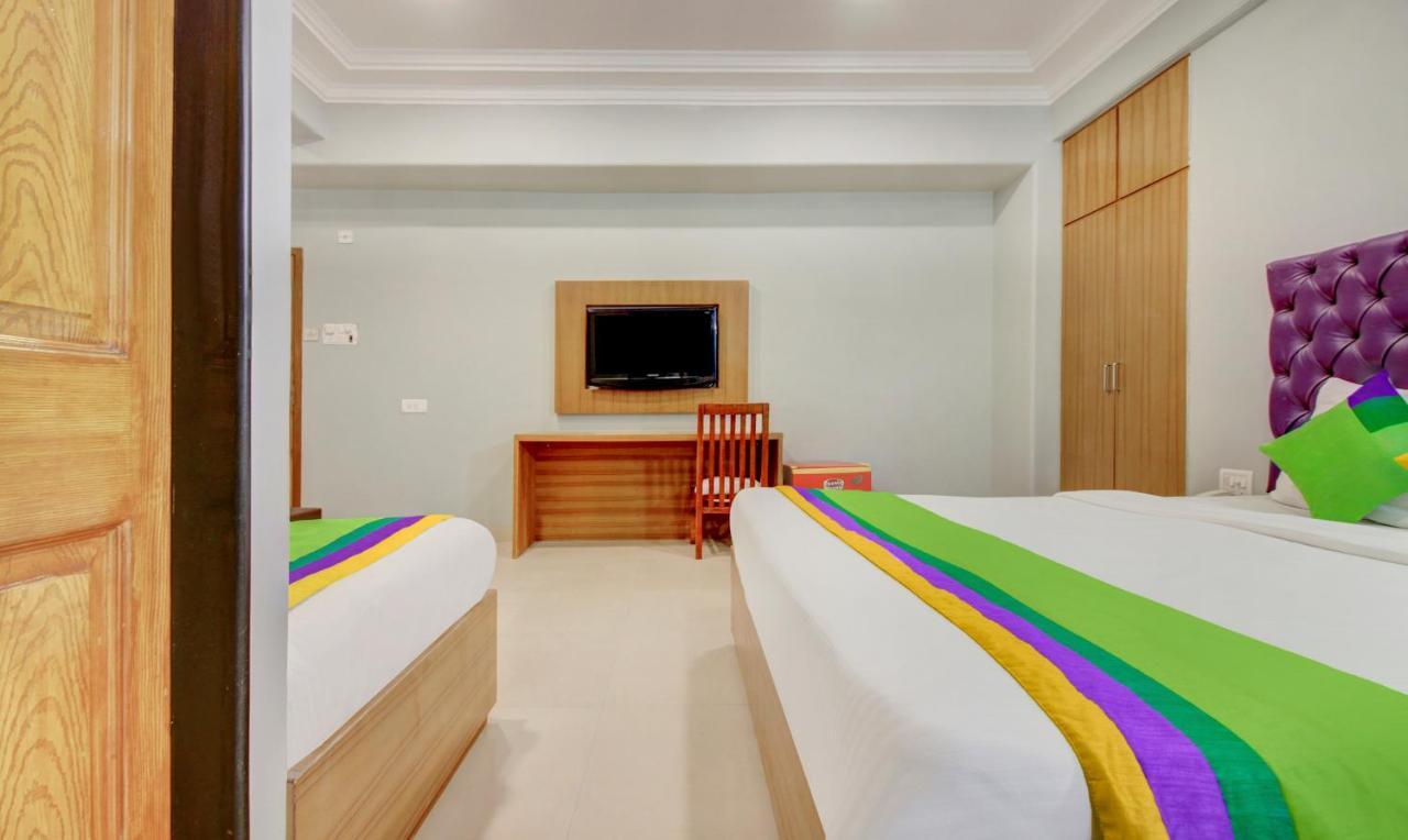 Hotel Treebo Cruz Royale Santacruz West à Bombay Extérieur photo